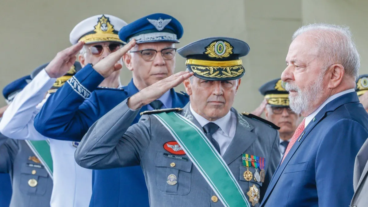 “tem-loucos-no-mundo-querendo-guerra”:-lula-quer-mais-investimentos-em-defesa,-armas-e-tecnologia-para-fortalecer-as-forcas-armadas,-proteger-214-milhoes-de-brasileiros-e-impedir-que-outros-paises-“metam-o-nariz”-no-brasil