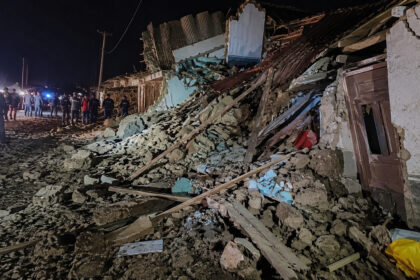 terremoto-de-magnitude-5,5-sacode-os-andes-durante-a-noite,-derruba-casas-de-adobe-perto-de-sicaya-e-deixa-mortos,-feridos-e-centenas-de-familias-sem-ter-para-onde-voltar-no-peru