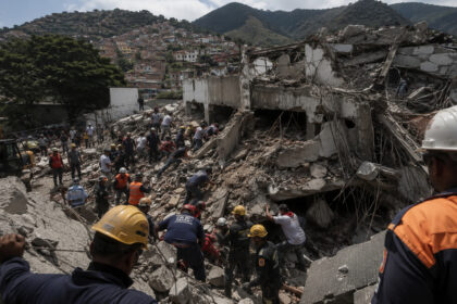 o-dia-em-que-a-venezuela-tremeu:-terremotos-de-grande-intensidade-deixam-1.430-mortos,-provocam-destruicao-em-varias-regioes-e-mobilizam-uma-forca-tarefa-internacional-na-busca-por-sobreviventes