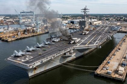 tres-marinheiros-ficaram-feridos-apos-um-incendio-atingir-o-porta-avioes-uss-dwight-d.-eisenhower-em-estaleiro-nos-eua