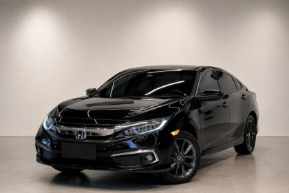 ele-virou-objeto-de-desejo-entre-os-sedas-usados,-esbanja-motor-1.5-turbo-de-173-cv,-torque-de-22,4-kgfm,-cambio-cvt-com-paddle-shifts,-teto-solar,-som-premium-e-pacote-que-supera-muitos-carros-zero-km;-conheca-o-honda-civic-touring-2020