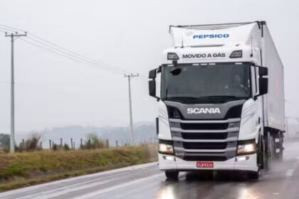 gigante-da-logistica-renova-frota-e-aposta-na-sustentabilidade:-augusta-transportes-investe-pesado-em-novos-caminhoes-movidos-a-gas-natural-para-reduzir-emissoes-e-cortar-custos-operacionais