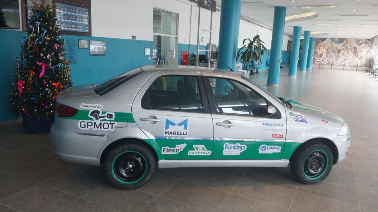 ufsm-apresenta-carro-movido-a-hidrogenio-convertido-pelo-gpmot-e-demonstra-resultados-de-combustao-limpa-em-teste-realizado-no-centro-de-tecnologia-da-universidade