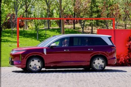 adeus-a-demora?-byd-enfrenta-explosao-de-pedidos-apos-lancar-tecnologia-que-recarrega-carros-eletricos-em-apenas-minutos