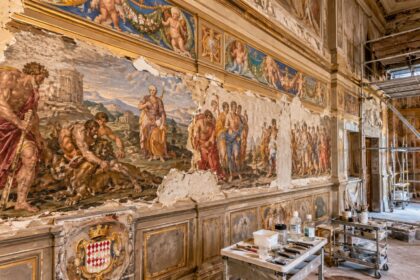 restauradores-retiram-camadas-acumuladas-durante-obras-no-palacio-de-monaco-e-encontram-600-metros-quadrados-de-pinturas-renascentistas-escondidas-havia-seculos,-com-deuses,-herois-e-os-doze-trabalhos-de-hercules-sobre-corredores-da-familia-real
