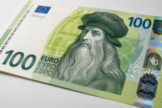 europa-abre-votacao-para-escolher-novas-notas-de-euro-com-beethoven,-marie-curie,-leonardo-da-vinci,-aves-coloridas-e-rios-que-podem-transformar-o-visual-do-dinheiro