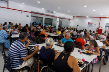 restaurante-do-povo-e-inaugurado-em-nilopolis-com-cafe-da-manha-por-r$-0,50,-almoco-e-jantar-por-r$-1-e-capacidade-para-servir-ate-2-mil-refeicoes-por-dia