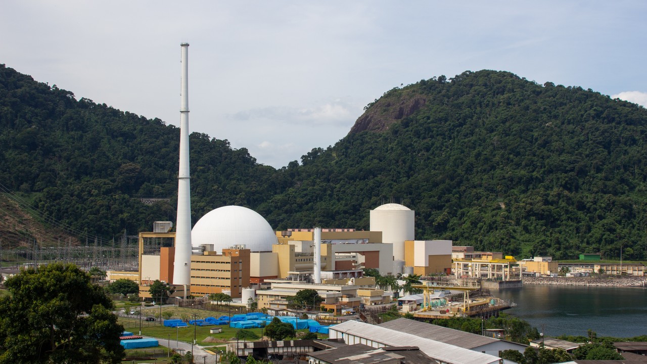 angra-3-vira-o-dilema-de-r$-24-bilhoes-do-brasil:-terminar-a-usina-66%-pronta-custa-quase-o-mesmo-que-abandona-la,-bem-na-corrida-por-energia-para-a-era-da-ia