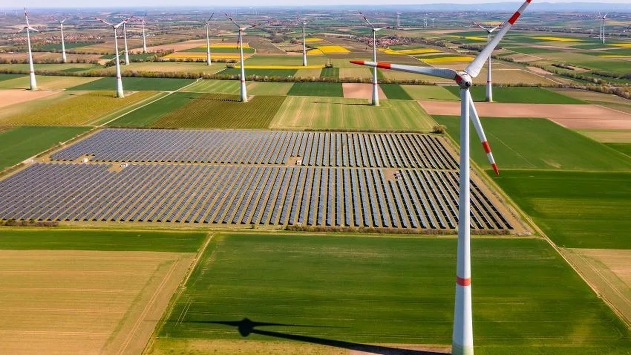 o-brasil-poupou-us$-32,4-bilhoes-em-2025-trocando-fossil-por-renovavel-e-so-perdeu-para-china-e-estados-unidos-no-podio-mundial-da-irena