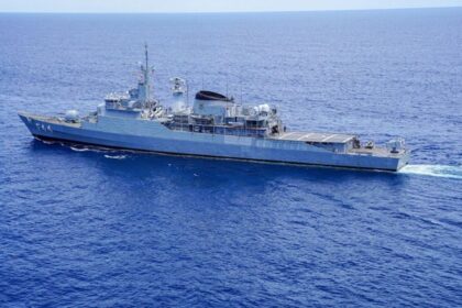 marinha-do-brasil-mostra-forca-em-exercicio-naval-com-mais-de-20-nacoes,-coloca-a-fragata-independencia-em-cenarios-de-guerra-antissubmarino-e-defesa-antiaerea-e-ainda-participa-de-formatura-historica-com-26-navios-de-14-marinhas-amigas-na-costa-americana