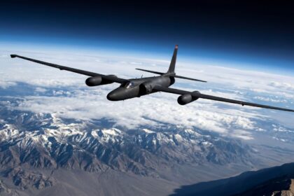 o-aviao-espiao-que-voa-na-fronteira-do-espaco-e-obriga-o-piloto-a-vestir-traje-de-astronauta:-u-2-dragon-lady-cruza-os-ceus-acima-de-21-km-de-altitude-desde-a-guerra-fria-e-segue-como-uma-das-aeronaves-de-reconhecimento-mais-extraordinarias-ja-construidas