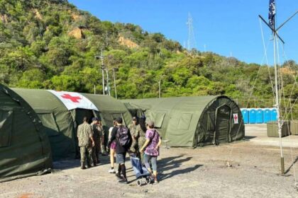 brasil-chega-a-area-mais-afetada-pelo-terremoto-na-venezuela-e-instala-hospital-de-campanha-da-marinha-com-uti,-ortopedia,-pediatria,-30-leitos-e-capacidade-para-150-atendimentos-diarios