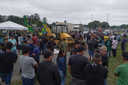 caminhoneiros,-frete-e-multas-de-2022-entram-no-centro-da-politica:-camara-aprova-mp-com-anistia,-rastreamento-obrigatorio-por-ciot,-punicoes-milionarias-e-novo-piso-salarial-para-quem-passa-mais-de-24-horas-na-estrada