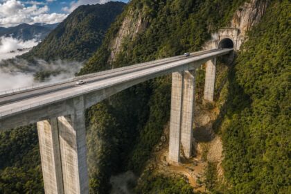 para-atravessar-a-serra-da-cantareira-sem-rasgar-a-mata-por-cima,-engenheiros-abriram-14-tuneis-no-rodoanel-norte-de-sao-paulo,-entre-eles-o-maior-da-obra-com-1,7-km,-e-ergueram-um-viaduto-com-pilares-de-50-metros-de-altura