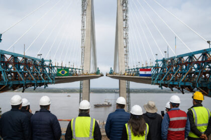 “beijo-das-aduelas”:-ponte-bioceanica-chega-ao-momento-historico-da-ligacao-entre-brasil-e-paraguai,-obra-atinge-90%-de-execucao-e-corredor-estrategico-avanca-rumo-a-integracao-da-america-do-sul