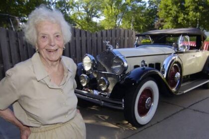 aos-101-anos,-uma-americana-ainda-dirigia-e-trocava-o-oleo-do-proprio-carro,-um-packard-1930,-comprado-em-1949-e-mantido-impecavel-por-mais-de-seis-decadas