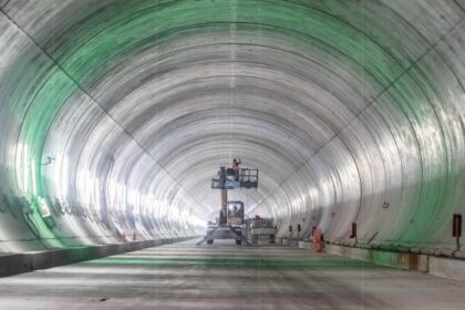 austria-e-italia-estao-furando-os-alpes-para-abrir-um-tunel-ferroviario-de-55-quilometros-que-vai-destronar-o-suico-gotthard-e-se-tornar-a-mais-longa-travessia-subterranea-de-trem-do-planeta