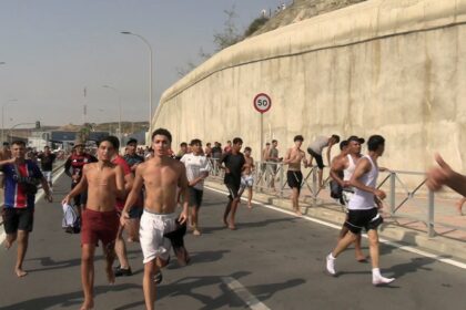 espanha-vai-enviar-militares-para-ceuta-em-meio-a-chegada-de-imigrantes-marroquinos-pelo-mar-|-g1