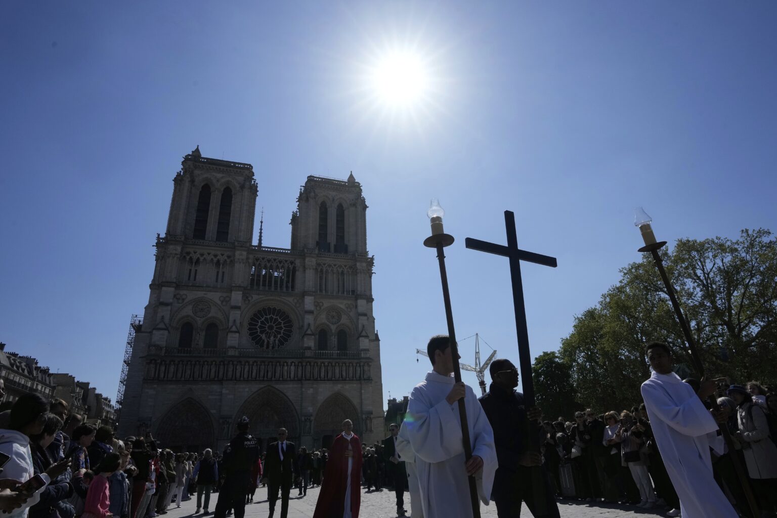 catedral-de-notre-dame-prepara-novos-vitrais-para-outubro-sete-anos-apos-incendio