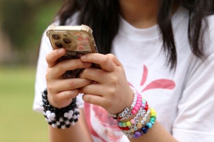 franca-se-prepara-para-proibir-uso-de-redes-sociais-para-menores-de-15-anos