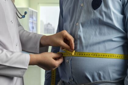 gordura-e-falta-de-vitamina-d-juntas-dobram-risco-de-morte-apos-os-50-anos-|-cnn-brasil