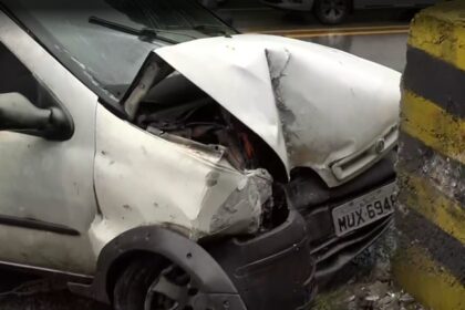 motorista-colide-carro-contra-bloco-de-concreto-na-avenida-leste-oeste-|-g1