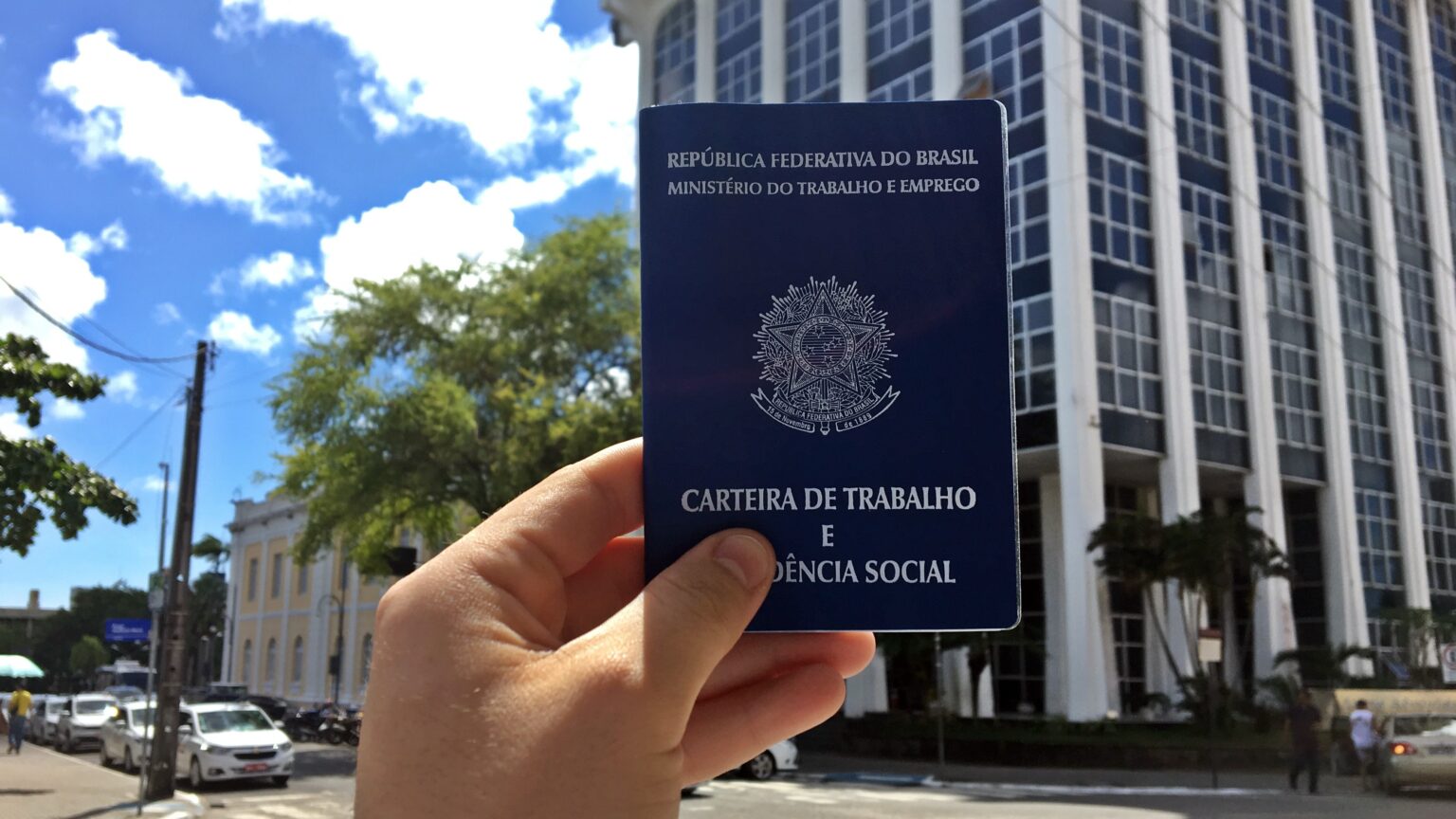 apos-assinatura-de-convenio,-sine-de-uberaba-tambem-vai-emitir-carteira-de-trabalho-|-g1