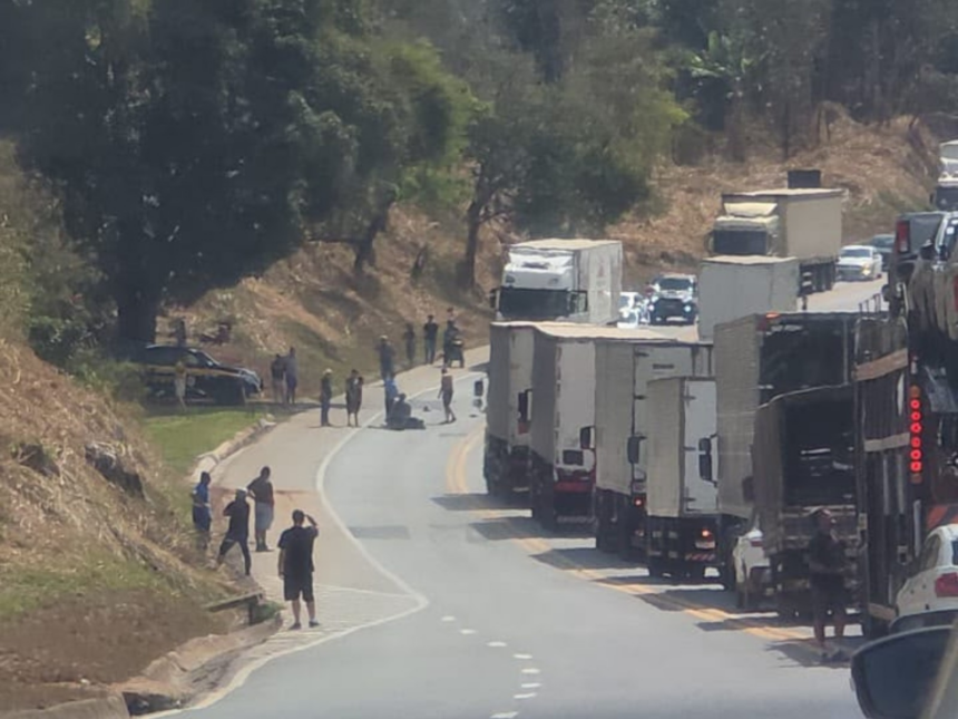 motociclista-morre-apos-atropelar-prf-na-br-116,-em-mg-|-g1