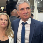 coronel-sandro-reassume-prefeitura-de-valadares-e-exonera-equipe-|-g1