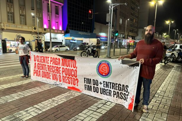 entregadores-por-aplicativos-protestam-e-fecham-transito-em-juiz-de-fora