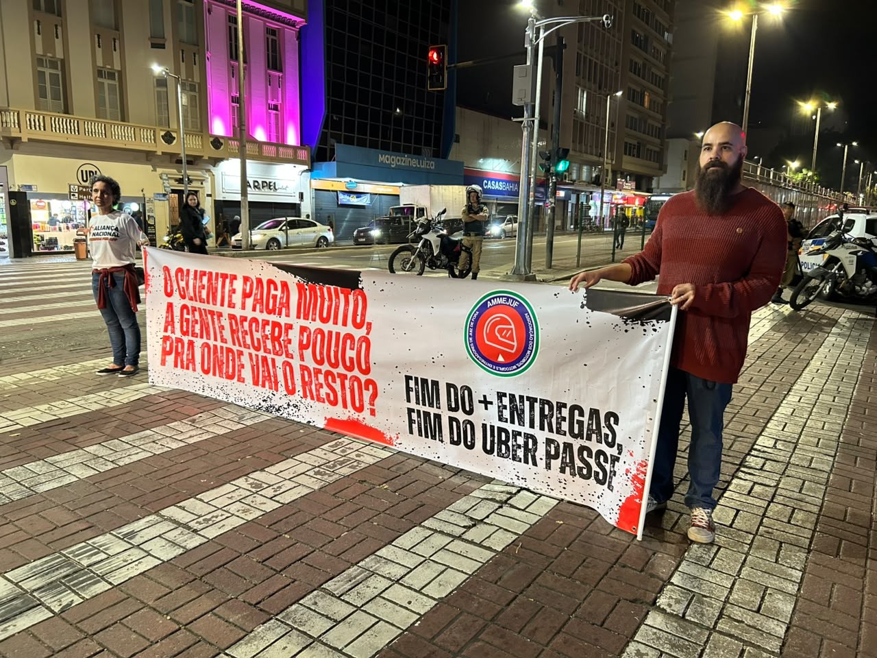 entregadores-por-aplicativos-protestam-e-fecham-transito-em-juiz-de-fora