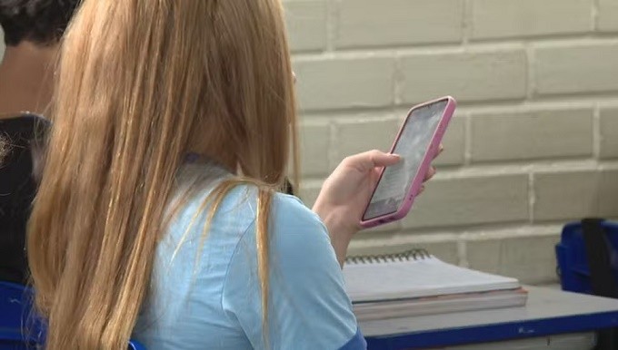 1-em-cada-3-escolas-sofrem-para-aplicar-proibicao-do-celular-|-g1