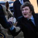 milei-assina-decreto-para-barrar-ou-expulsar-estrangeiros-que-atacarem-argentinos-|-g1