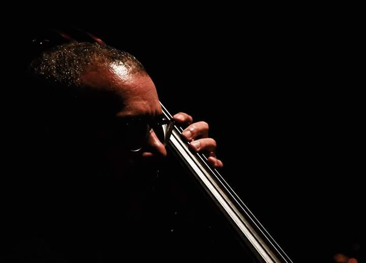 baixista-andre-rodrigues-sai-de-cena-como-um-dos-musicos-mais-versateis-do-brasil-|-g1