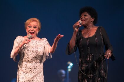 alaide-e-claudette-se-unem-para-cantar-alf,-joao-e-vinicius-na-gravacao-de-disco-ao-vivo-|-g1