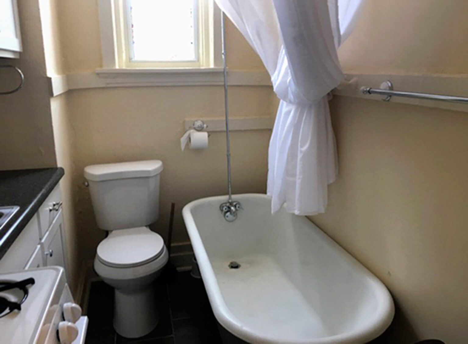 apartamento-nos-eua-tem-cozinha-e-banheiro-no-mesmo-comodo-|-g1