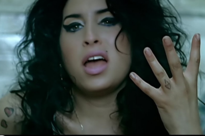 pai-de-amy-winehouse-e-condenado-a-pagar-r$-6-milhoes-em-disputa-sobre-venda-de-objetos-da-cantora-|-g1