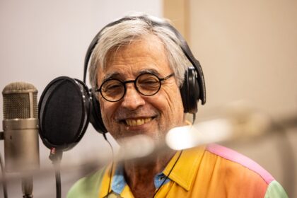 sem-por-os-pes-no-chao,-ivan-lins-se-confirma-bamba-ao-seguir-a-propria-cadencia-no-album
