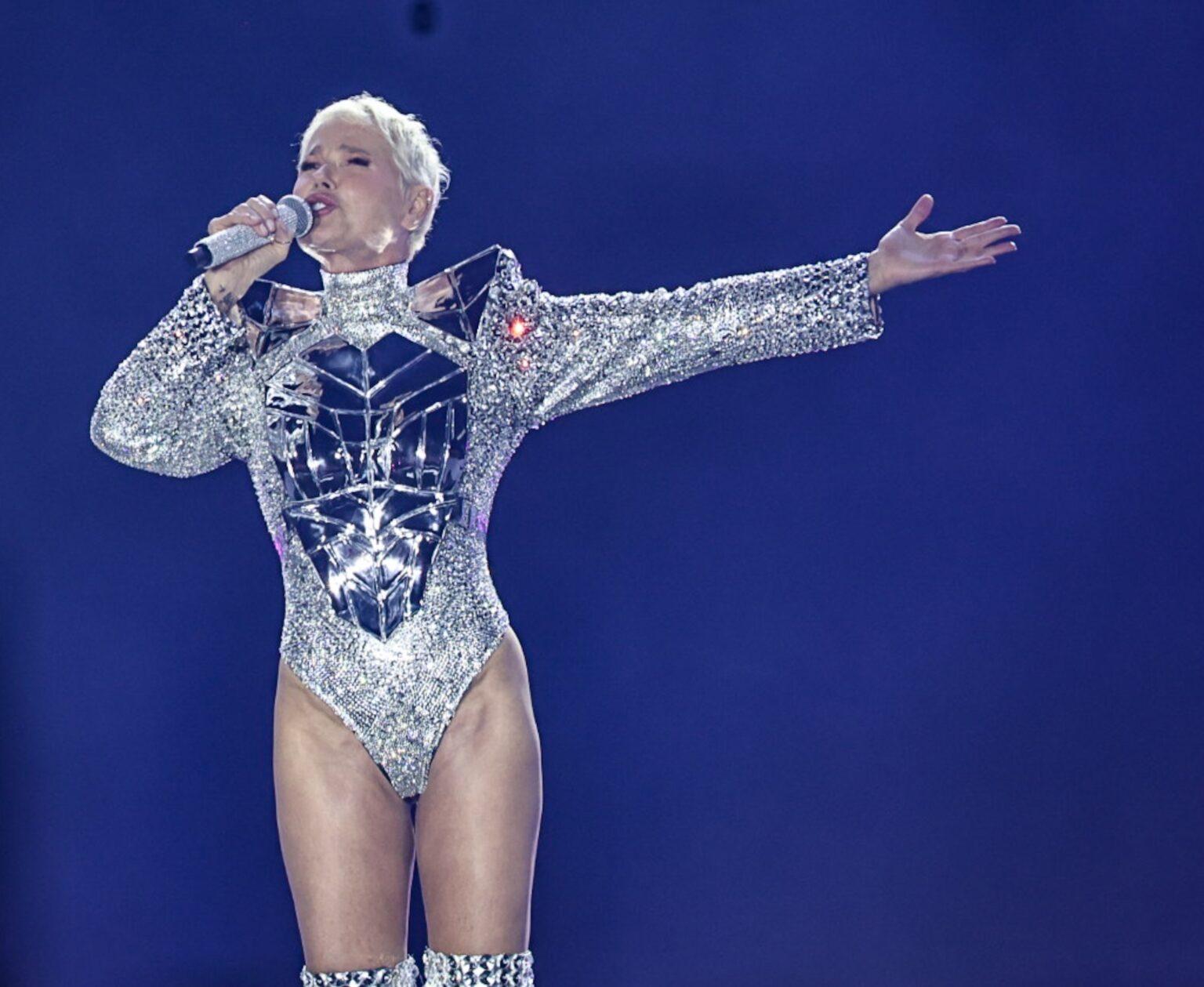 xuxa-ironiza-comentarios-sobre-figurino-da-turne:-‘ultimo-voo-da-virilha’-|-g1