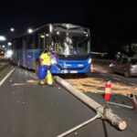 onibus-do-transporte-publico-com-25-passageiros-bate-contra-poste-apos-motorista-ter-mal-subito-em-piracicaba