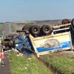caminhao-de-lixo-tomba-na-rodovia-laercio-corte-em-limeira-|-g1