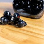 testamos-o-jbl-soundgear-clips,-o-fone-de-“brinco”-que-nao-e-para-todo-mundo