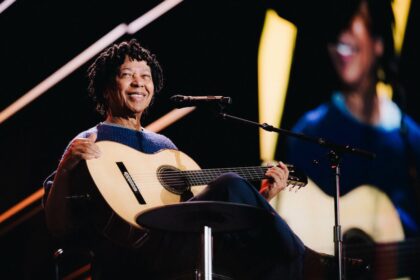 djavan-faz-a-felicidade-e-o-delirio-dos-mortais-ao-estrear-no-rio-de-janeiro-o-show-da-turne-dos-50-anos-de-sucesso-|-g1