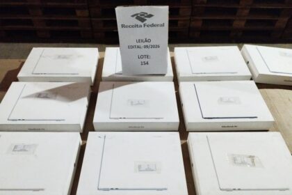 leiloes-da-receita-em-sp-e-no-rj-tem-10-macbooks-air-por-r$13-mil,-iphone-15-pro-max-por-r$2-mil-e-mais-–-macmagazine