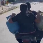 casal-leva-botijas-de-gas-em-moto-sem-capacete-no-amazonas-|-coari-|-g1