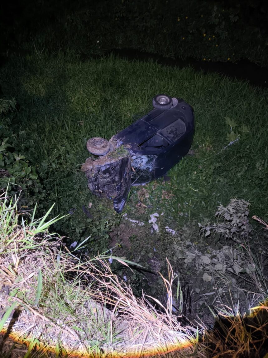 motorista-perde-controle-de-carro-e-cai-de-ponte-na-rj-145,-em-barra-do-pirai