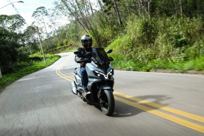 sym-adxtg-300:-scooter-aventureira-tem-bom-custo-beneficio-–-autodata