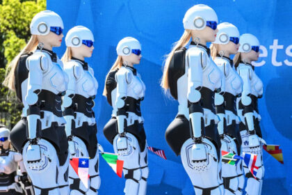 aimoga-inicia-operacao-no-brasil-com-robo-humanoide-e-cao-robotico-–-autodata