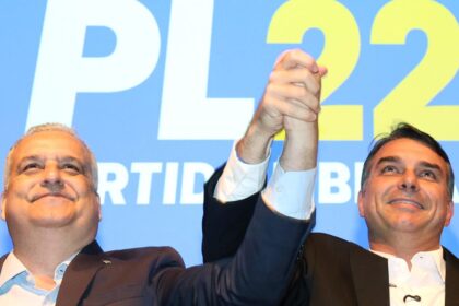 flavio-infla-campanha-com-narrativa-anticorrupcao,-mas-distancia-eleitorado-feminino-ao-escolher-gaspar,-dizem-analistas