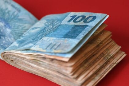 congresso-define-prazo-para-aprovar-novo-salario-minimo-de-2027-com-aumento-no-piso-de-quase-r$-100